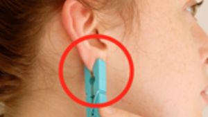 Îşi punea mereu un cleşte de rufe la ureche, toată lumea râdea de ea că iese aşa pe stradă, dar când le-a zis de ce face asta, au încercat şi ei imediat: ,,Vrem şi noi exact aşa”. Uite de ce făcea asta