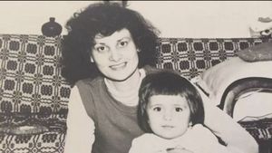 Recunoști fetița adorabilă din imagine?! Acum este una dintre cele mai iubite prezentatoare TV