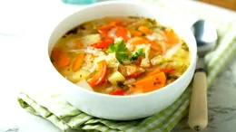 Rețetă ciorbă de castraveți murați. Ingredientele de care ai nevoie