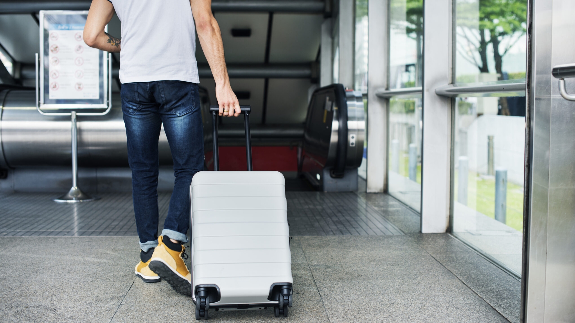 Ce trebuie să iei cu tine în avion. O stewardesă dezvăluie trucurile care te ajută să ai un zbor relaxant