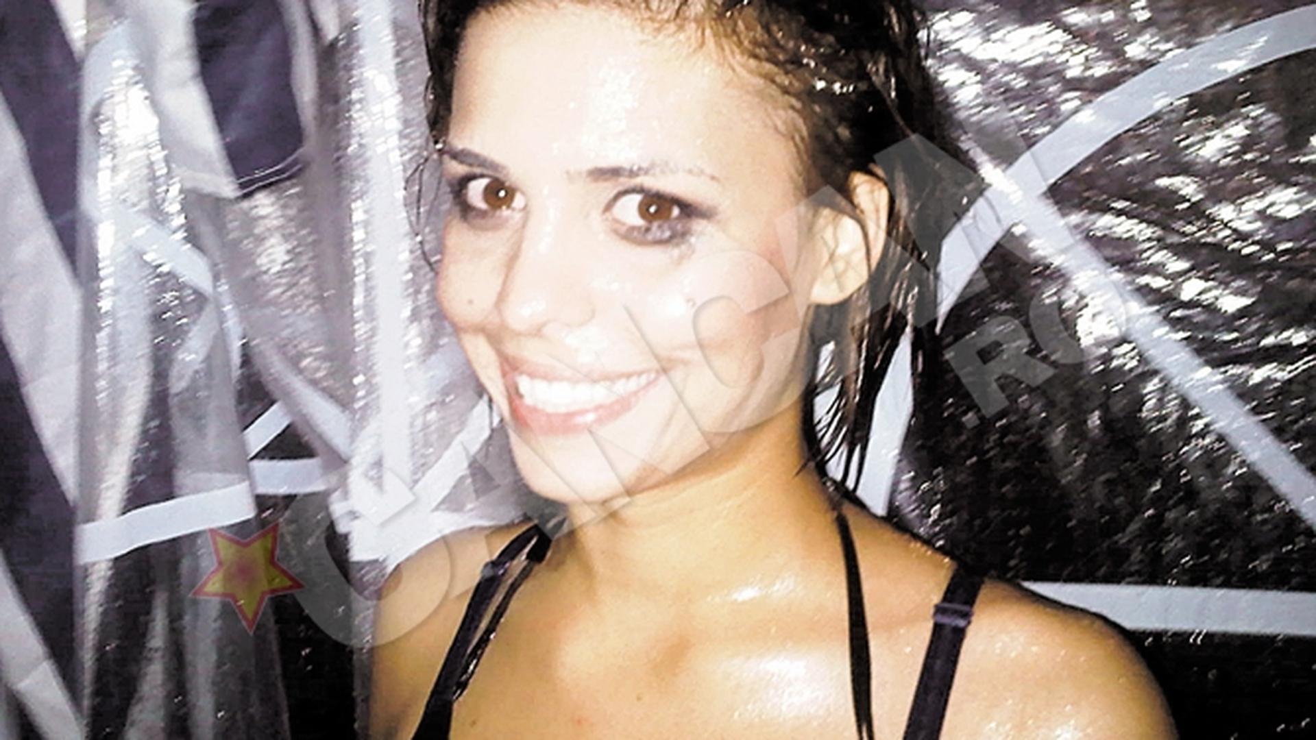 Andreea Popescu a sarbatorit in stil mare reusita primului ei eveniment! S-a udat toata!!!