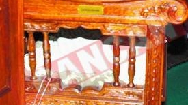 Biserica Sf. Vineri a "branduit" un scaun cu numele lui Razvan Lucescu