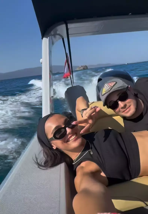 Andreea Esca, aniversare cu surpriză colosală! Ce au făcut Alexia și Aris Eram pentru mama lor, știrista a înlemnit