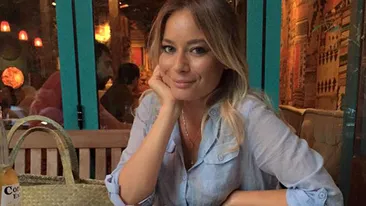 Laura Cosoi a ajuns la rubrica Prost imbracate! A fost prinsa, din nou, pe picior gresit!