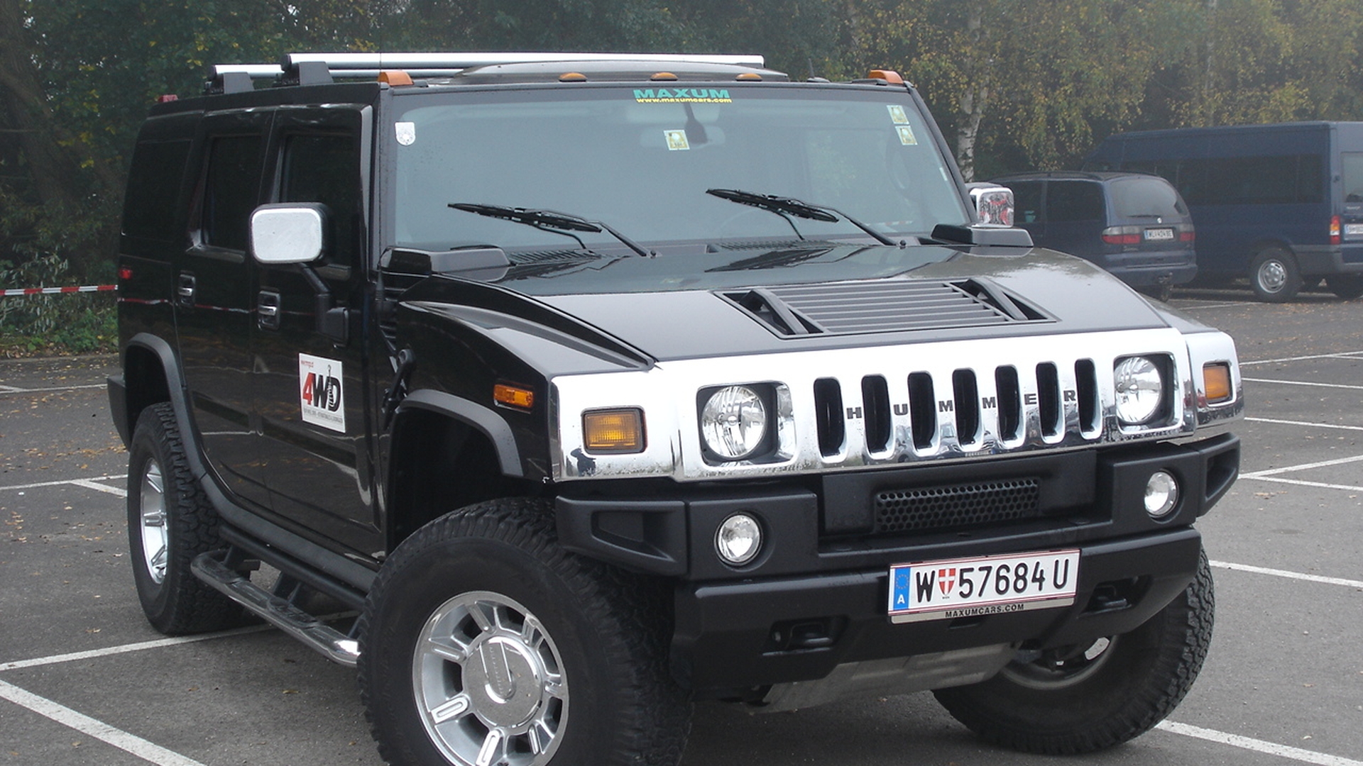 Tot internetul rade de el! Acest sofer a incercat sa se dea mare cu Hummer-ul lui, dar a cazut in penibil!