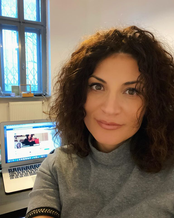O recunoști? Poza e de acum 25 de ani. Vedeta a divorțat și…