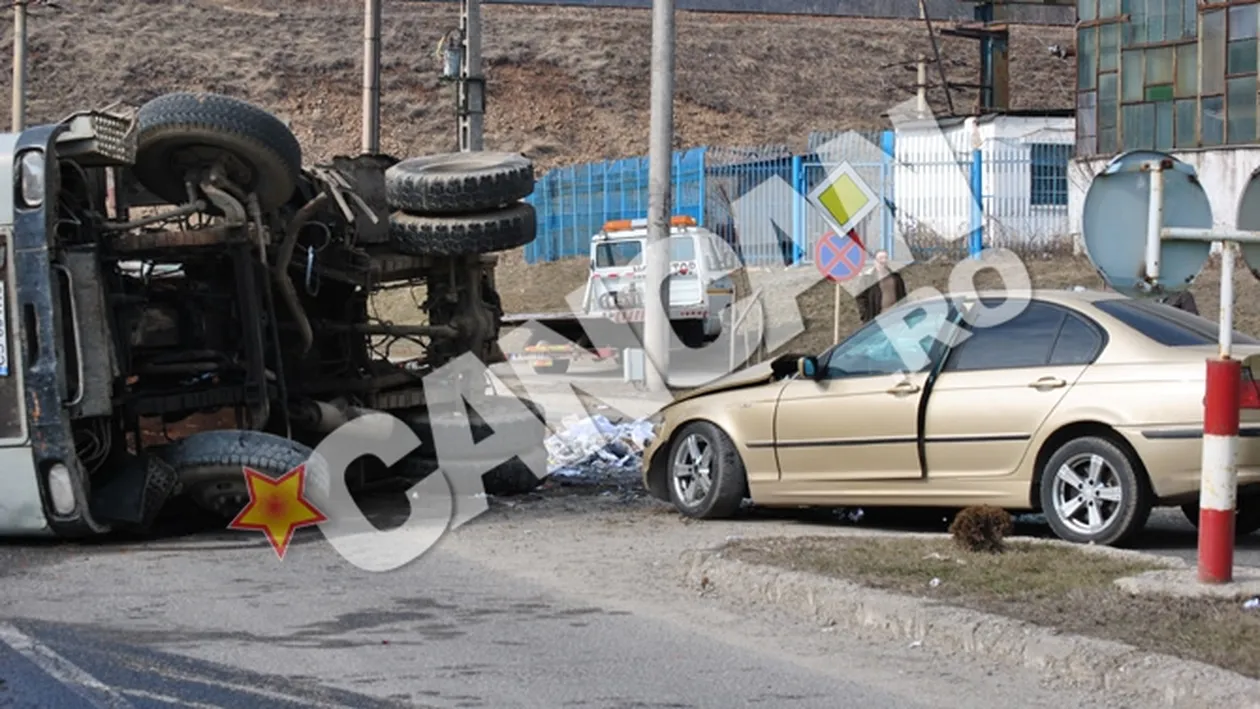 S-au strans ca la circ sa vada ce-a facut un BMW  cu o masina de gunoi!