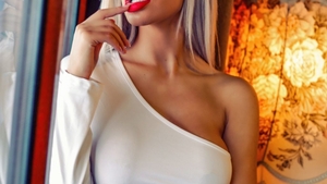 Câţi bani face Miruna Ema Karter din Only Fans? Febleţea lui Cheloo de la iUmor produce lunar o sumă colosală