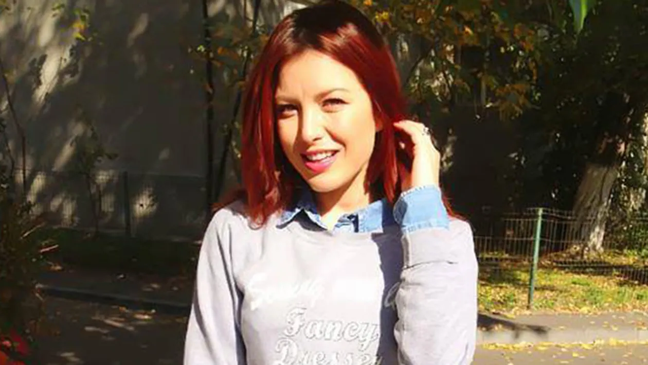 Reactia fanilor dupa ce au vazut aceasta poza cu Elena Gheorghe: La cum esti imbracata... cred si eu! Oribili pantalonii