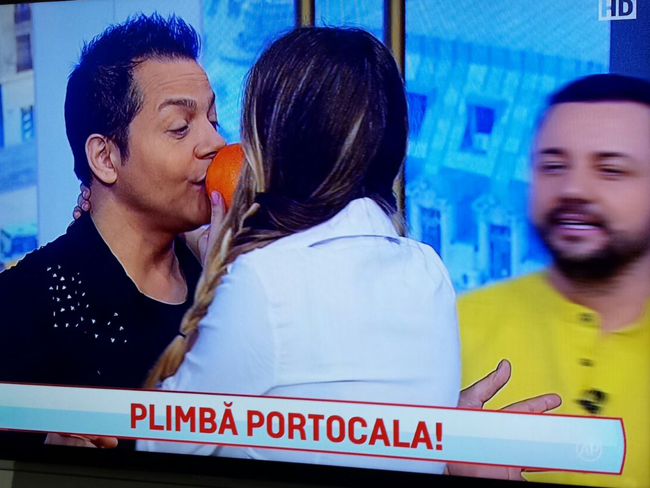 Apropieri intime între JEAN de la CRAIOVA şi soţia tinerică a unui mare artist! Între buzele lor a stat doar o…