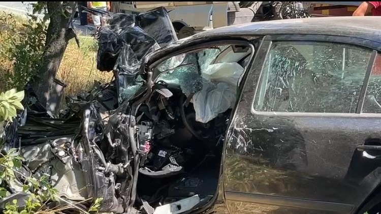 Tragedie pe șosea, în Dolj. Doi morți, într-o coliziune frontală cu un camion