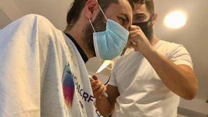 Smiley, schimbare radicală de look. A renunțat la părul lung și și-a făcut breton. FOTO