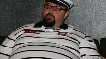 FOTO Piedone construieste o corabie imensa si un castel medieval, in Parcul Copiilor!