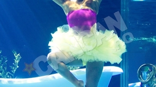 Fetele Next Top Model, shooting spectaculos sub apa! Au stat mai bine de cinci ore ude! Uite-le ce fashion sunt!