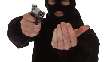 O bucureșteancă a luat 4700 de lei din încasările firmei și a sunat la Poliție să reclame un jaf. A mai făcut rost și de 3 complici!