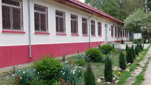 Orgie bahică la spitalul de nebuni. Angajaţii Spitalului de Psihiatrie Grajduri din Iaşi au băut în timpul serviciului, printre cei mai periculoşi criminali