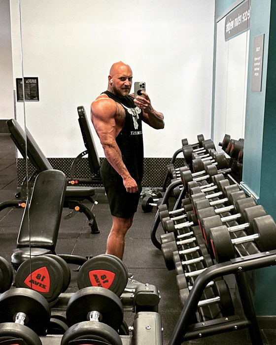 Tragedie în culturism! Un cunoscut bodybuilder a murit la 33 de ani după o urgență medicală petrecută pe scenă
