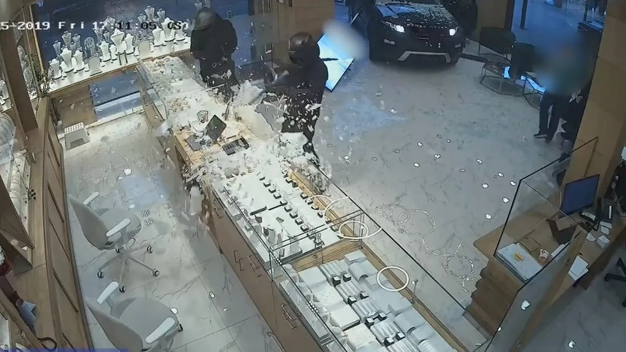 O româncă este acuzată că a furat bijuterii de aproape 5 milioane de lire sterline, la un magazin de lux din Londra