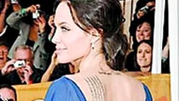 I-au furat rochiile lui Jolie!