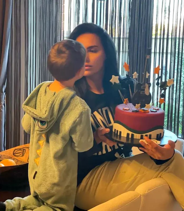Cum arată casa în care locuiesc Ștefan Bănică Jr. și Lavinia Pârva. Vila din București are o curte impresionantă cu piscină