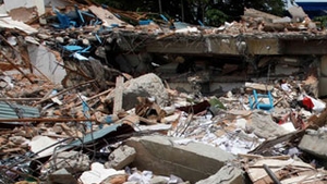 Peste 900 de persoane au fost scoase de sub daramaturi, in viata dupa cutremurul din China