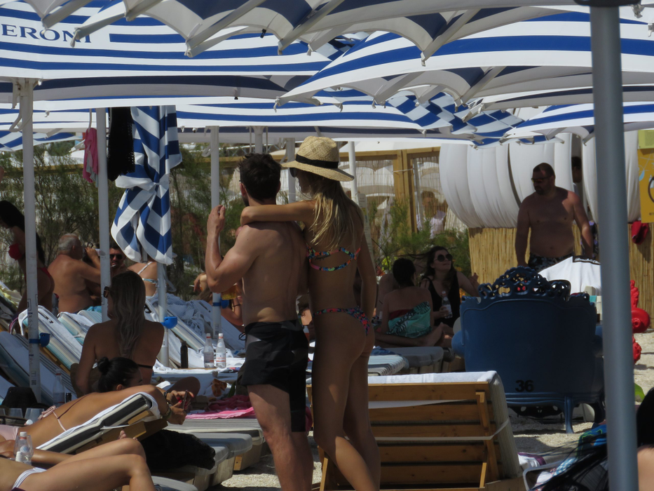 Dani Oțil și-a arătat mușchii pe plaja din Mamaia! Logodnica lui a început să…