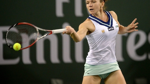 Sponte Jr. ”joacă” în nocturnă.”Logodnicul” Simonei Halep  s-a sărutat cu o blondă, la 3 dimineaţa!