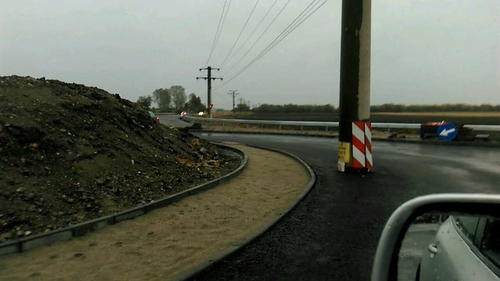 Stâlpul din giratoriu, noua "minune" din Caracal