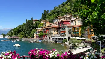 Să vezi și să nu crezi! Câți bani a dat o turistă pe o cafea și o apă plată la o cafenea de lângă Lacul Como, în Italia