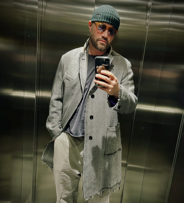 Mihai Bendeac, criticat după ce și-a făcut o poza în lift. Imaginea i-a enervat pe fani: „Din covoarele de pe Temu?”