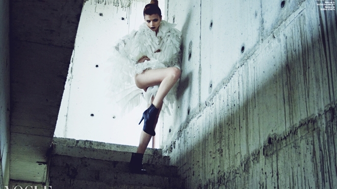 Ea este noua Alexandra Dinu! Blonda din Romania care a facut senzatie in Vogue Italia a fost racolata dintr-un mall