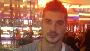 Handbalistul Alex Simicu nu este doar cel mai sexy sportiv, dar e si "Cel mai bun jucator" in 2013. Vezi cum arata la bustul gol!