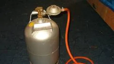 Spaimă la Giurgiu! Un bărbat ameninţă că aruncă blocul în aer cu o butelie!