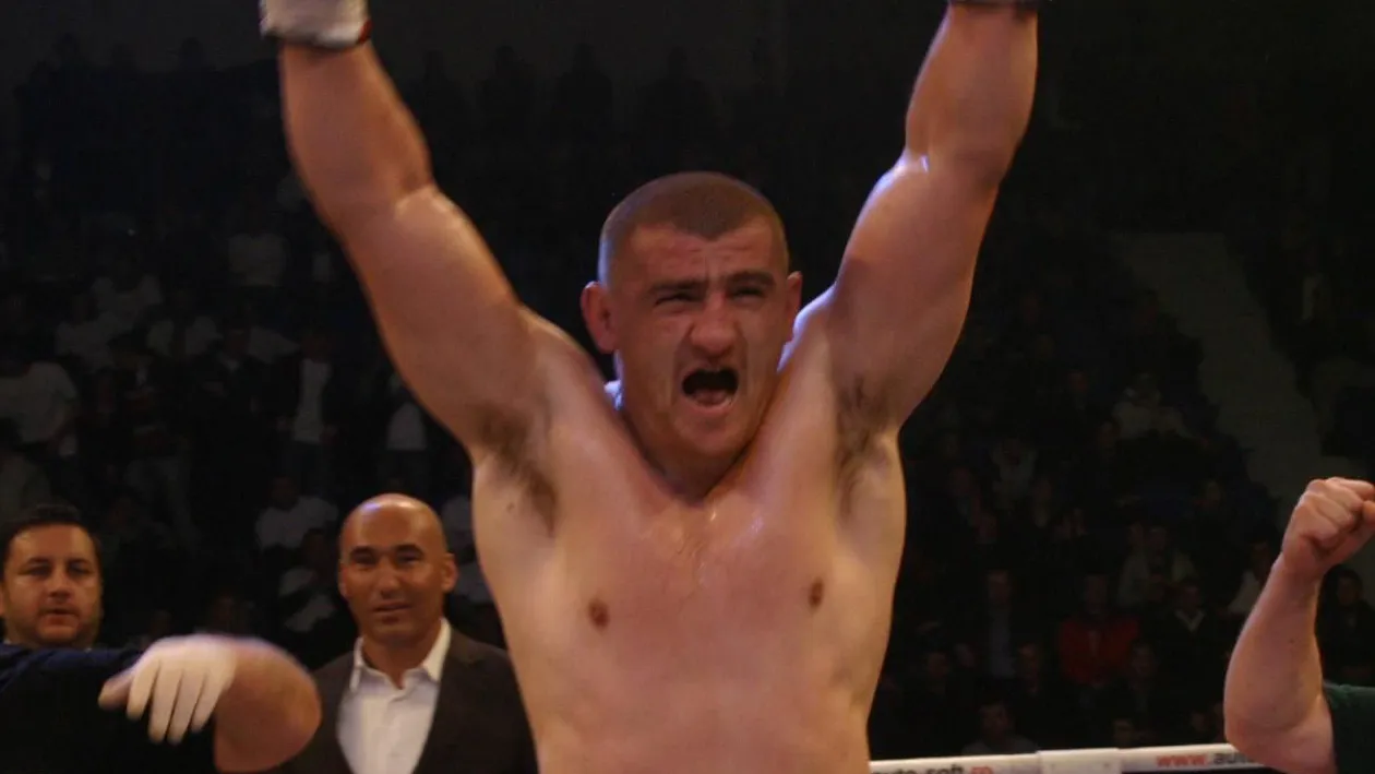 CĂTĂLIN MOROŞANU a câştigat prin KO la debutul său in circuitul Glory:,,E prima data când am plans de bucurie‘’