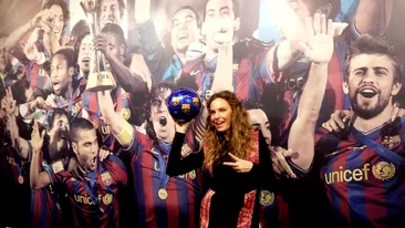 Anna Lesko a stat intre Puyol si iubitul Shakirei, Gerard Pique! Sunt pe stadionul Camp Nou, visul oricarui baiat