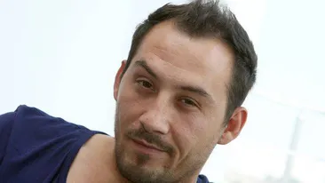 Nici nu îşi mai aminteşte de ANDREEA MANTEA! Cel mai râvnit burlac de la noi are o nouă iubită cu care s-a sărutat pasional