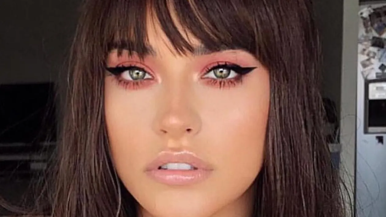 Antonia a oferit imaginile zilei! Îmbrăcată doar într-un costum de baie mic, artista s-a unduit în nisip și...FOTO