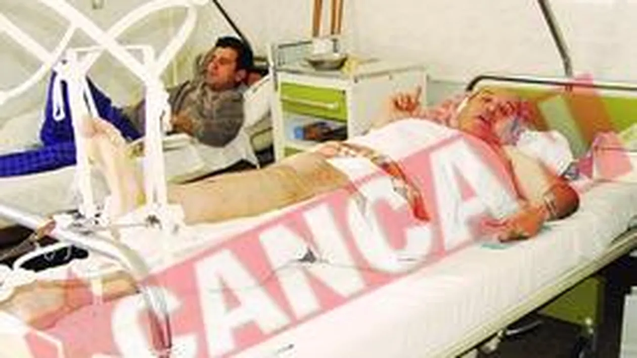 Un taxi a rasturnat o ambulanta in intersectie