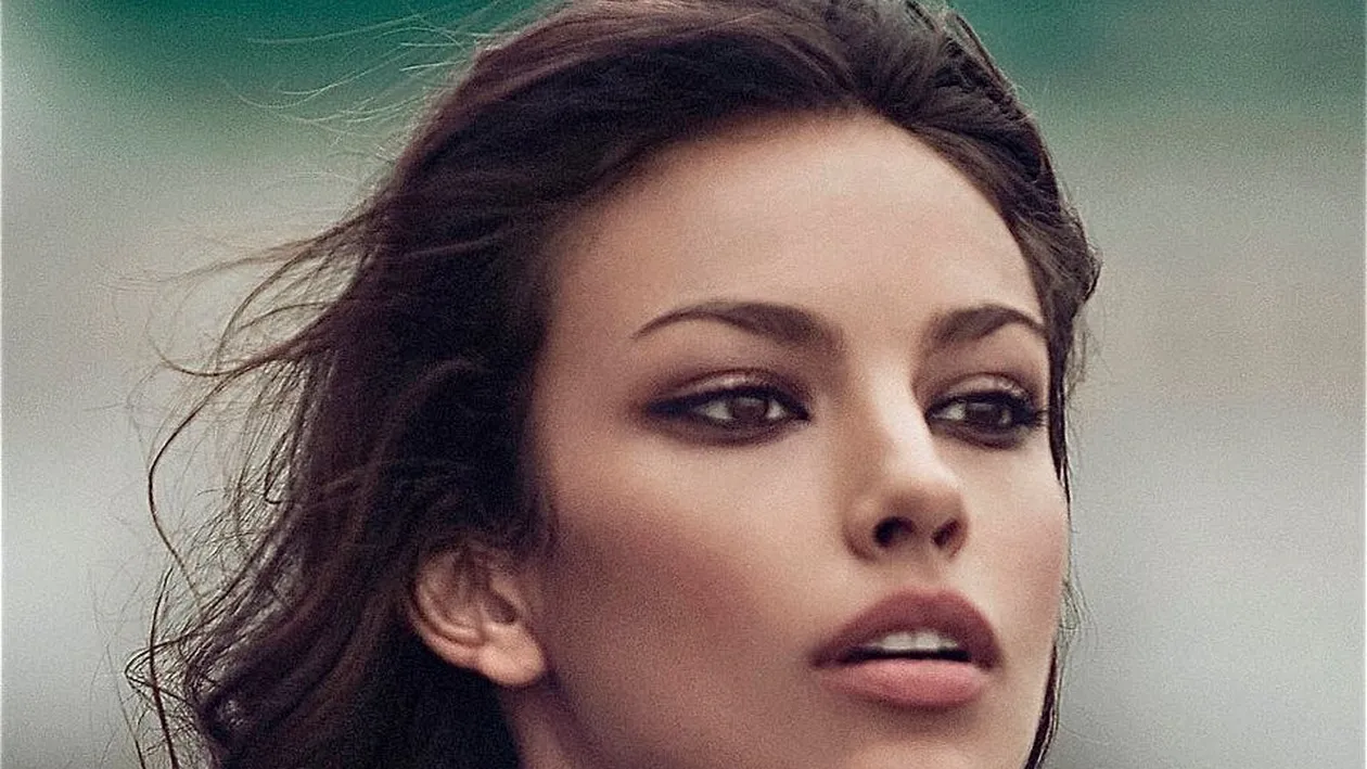 Mădălina Ghenea, un exemplu de Aşa nu. A urcat in tren fără bilet si a fost amendată de politisti