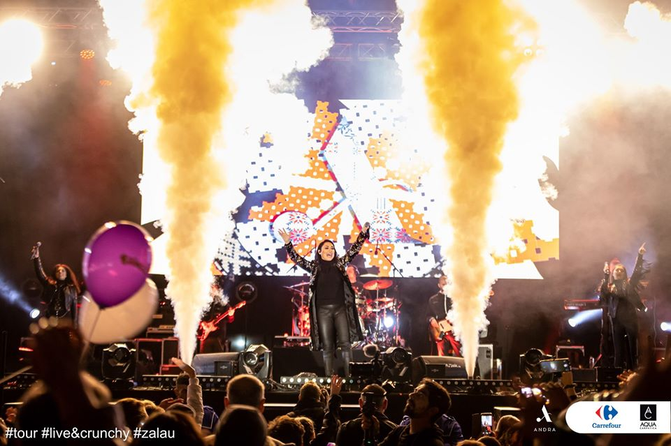 Surpriză! Andra Măruță chiar e însărcinată?! A apărut cu burtica pe scenă, la ultimul concert