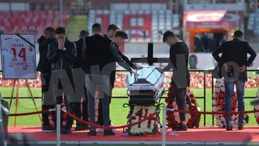 Imagini cutremurătoare la capătâiul lui Ekeng! ”Câinii roşii” s-au îmbrăcat în negru!