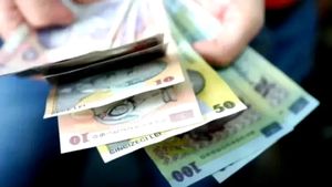 Tichete sociale de 200 de lei pentru pensionarii cu pensii sub 2.000 de lei. De unde se ridică ajutorul