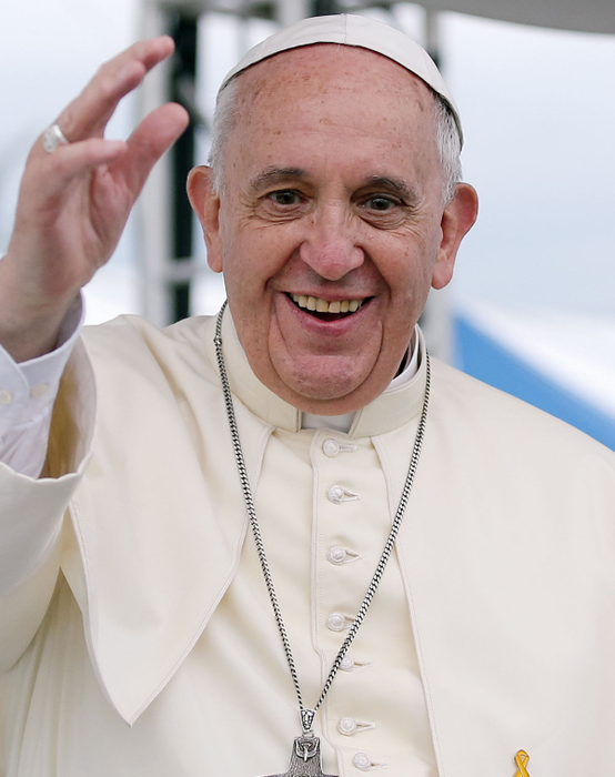 Papa Francisc ar putea folosi un papamobil autohton în timpul vizitei în România