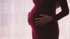 Studiul care demontează una dintre teoriile conspirației: vaccinarea împotriva COVID nu afectează fertilitatea