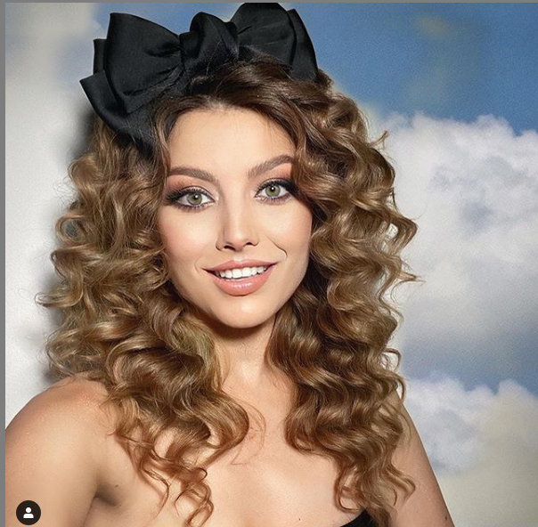 Imaginea zilei cu Elena Gheorghe: goală în cadă, multă spumă și … nu e totul!