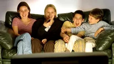 S-a prostit poporul cu televizorul! Romanii se uita zilnic sase ore la TV