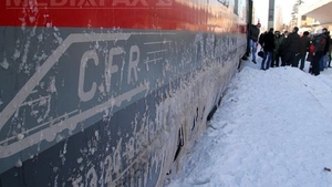 O cursă feroviară Timișoara-București este blocată de 7 ore la Orșova: „Așa este CFR Infrastructură: are drujbă, n-are benzină!”
