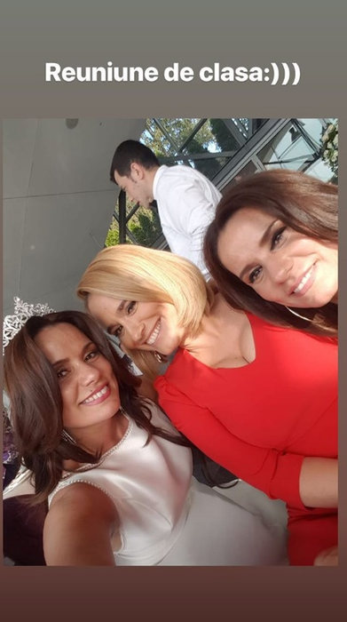 Andreea Esca, din nou în fața altarului. Ce rochie sexy a purtat vedeta Pro TV și cum a reacționat Mircea Badea când a văzut-o