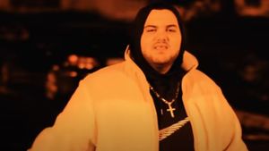Cine este, de fapt, Alberto Grasu? Din ce face bani tânărul care a vandalizat o pensiune de Revelion