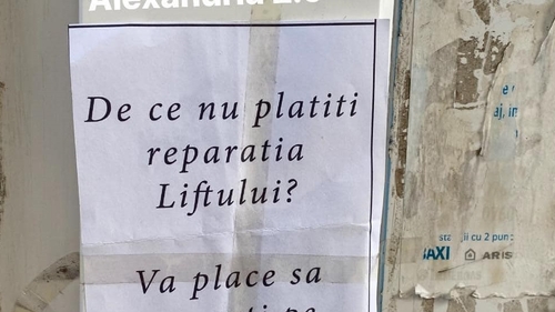 Ce afiș a lipit un bărbat din Alexandria la intrarea în scară. „De ce nu plătiți reparația liftului. Vă place să..”